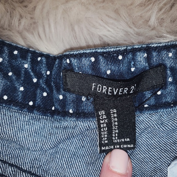 Forever 21 denim shorts - Picture 3 of 3